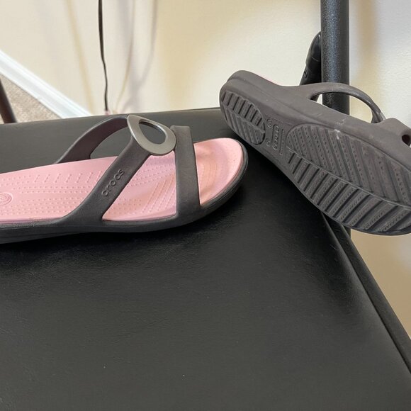 CROCS Sanrah sandals with Silver Circle - Picture 2 of 3